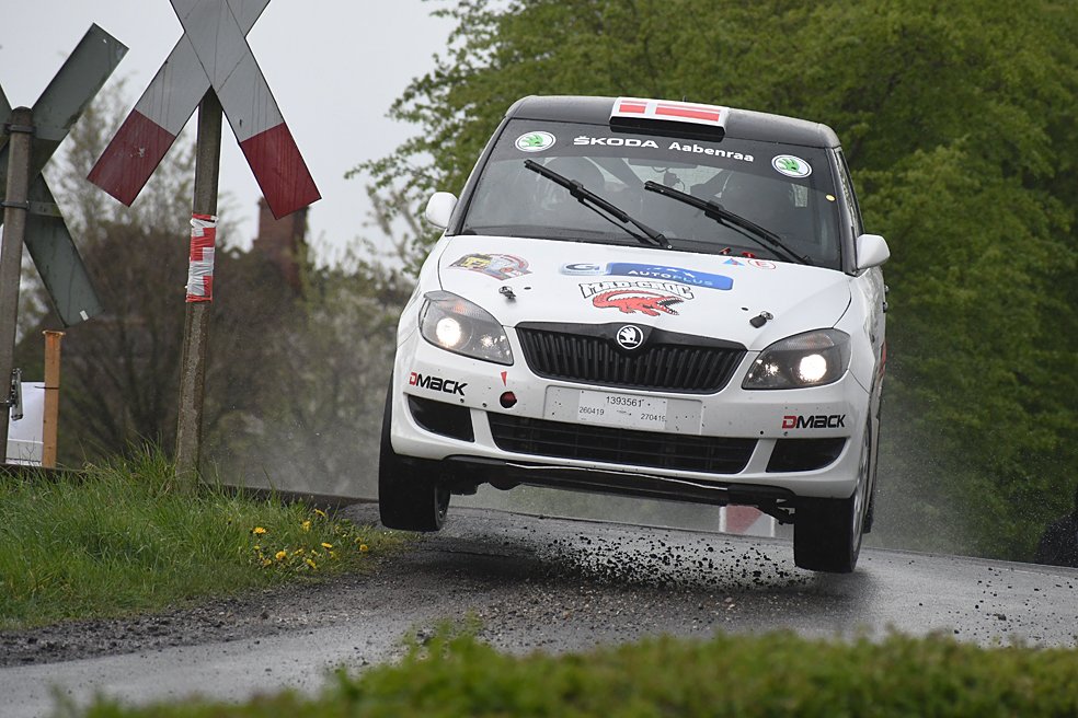Styrtregn på hastighedsprøven i Süderbrarup tvang Nyman og Kammersgaard til at sætte farten ned, da de havde tørvejrsdæk på deres Skoda Fabia, som derfor manglede bid i vejen
(Foto: MD - Specialpress@gmail.com)